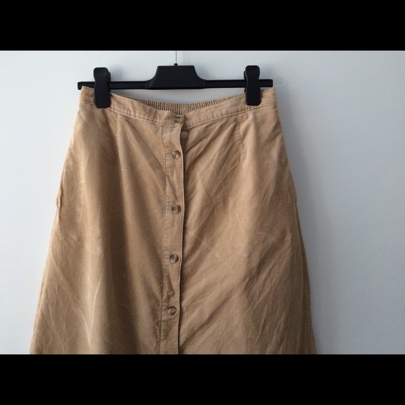 🙌🏼 2/$40 Vintage Tan Corduroy Skirt - Picture 3 of 7
